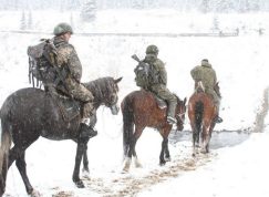 Ruští vojáci na koních