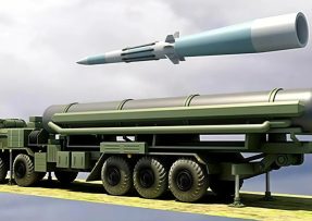 Zovrazení odpalovacího vozidla a střely systému S-500