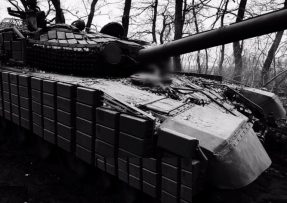 Tank T-72 brigády Azov