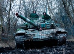 Ukrajinský tank u lesa