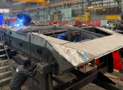 Výroba trupu BMP-1 v továrně STV Machinery