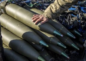Dělostřelecká munice standardů NATO na Ukrajině
