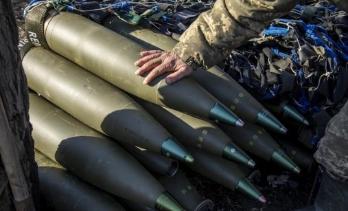 Dělostřelecká munice standardů NATO na Ukrajině