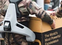 Exoskelet pomáhá s těžkým nákladem