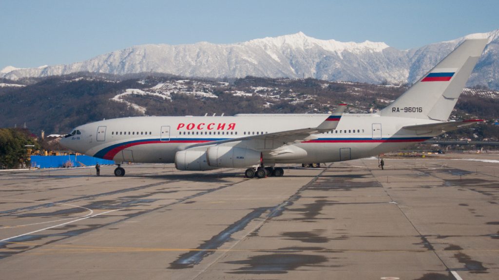 Ruský prezidentský letoun Il-96-300PU na letišti