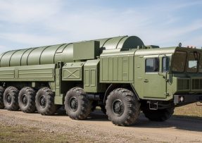 Vizualizace odpalovacího vozidla systému Orešnik