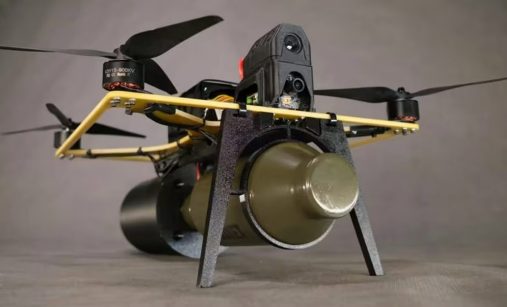 Dron Princ Vandal s optickým kabelem