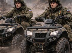 Ruští vojáci na čtyřkolkách