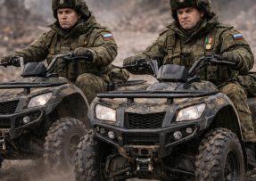 Ruští vojáci na čtyřkolkách