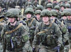 Ruští vojáci při nástupu