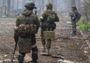 Malá skupina ruských vojáků