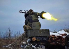 Ukrajinský mariňák s FGM-148 Javelin