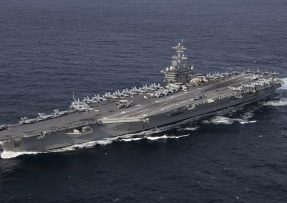 Letadlová loď USS Abraham Lincoln