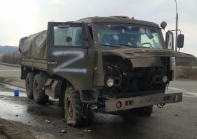 Zničený náklaďák KamAz-5350