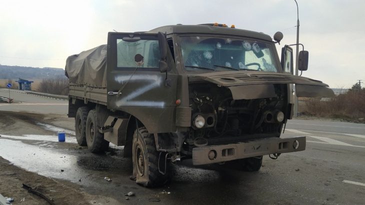 Zničený náklaďák KamAz-5350