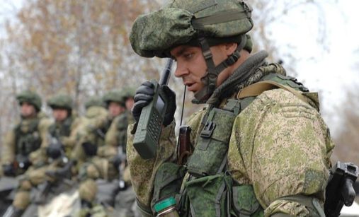 Ruský voják s vysílačkou