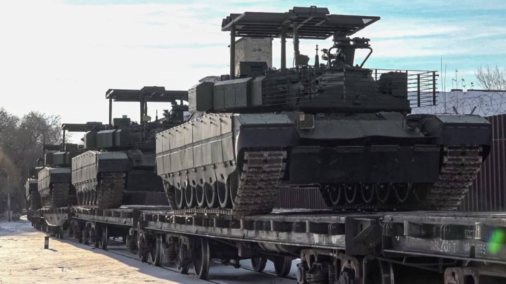 Nové tanky T-80BVM při přepravě