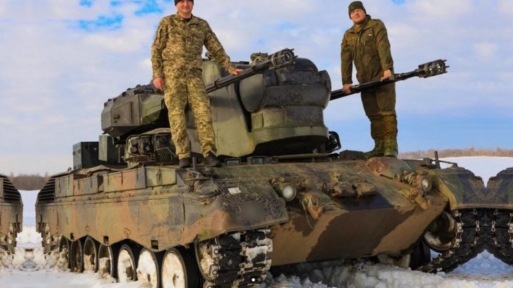 Ukrajinští vojáci s protiletadlovým systémem Gepard