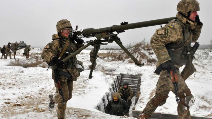 Ukrajinští vojáci s puškou SPG-9