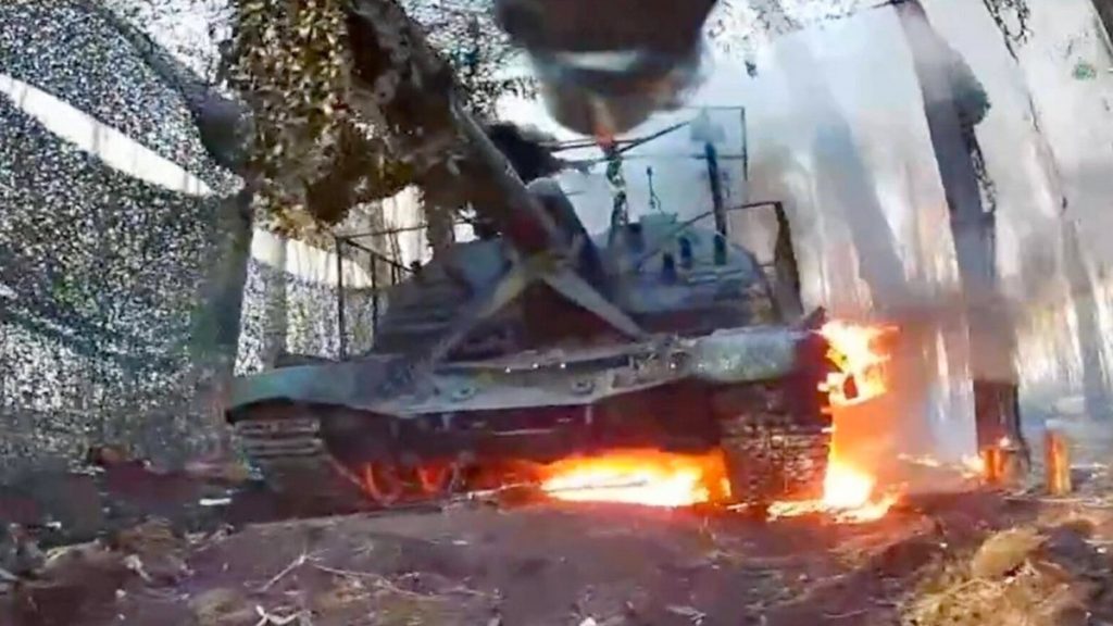 Hořící ruská houfnice 2S19 Msta-S