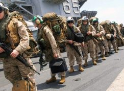 Američtí mariňáci na lodi