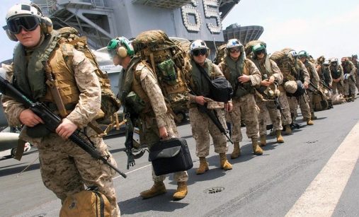 Američtí mariňáci na lodi