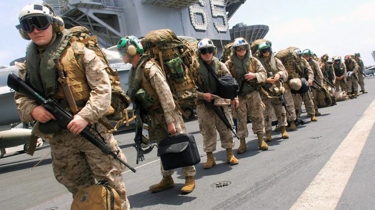 Američtí mariňáci na lodi