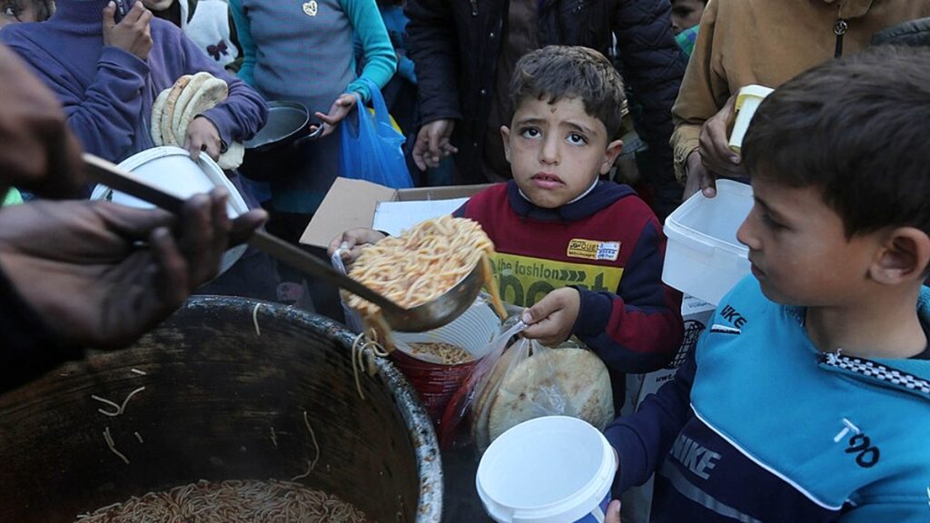 Izrael je obviňován, že hlad v Gaze využíval jako zbraň