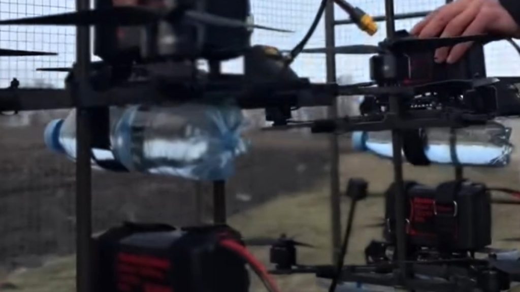 Trojice kvadrokoptér na dronu Gnom-ND