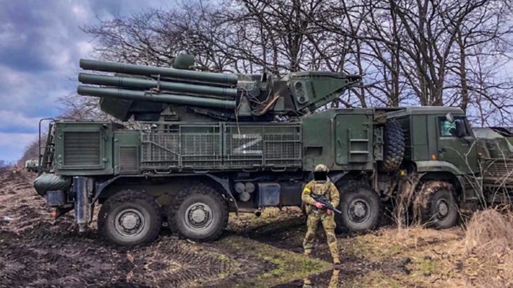 Ukrajinský voják u ruského Pancir-S1