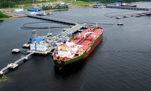 Tanker v ruském přístavu Primorsk