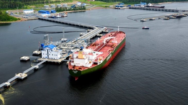 Tanker v ruském přístavu Primorsk