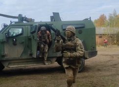 Ukrajinští vojáci s Roshel Senator