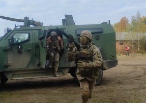 Ukrajinští vojáci s Roshel Senator