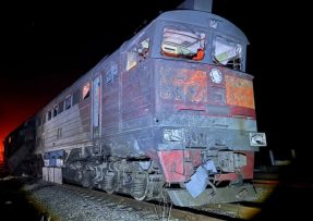 Ruský nákladní vlak, lokomotiva