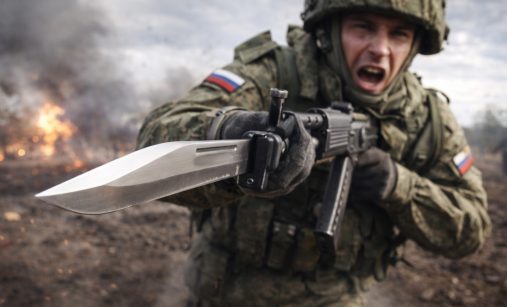 Ruský voják s útočnou puškou a bajonetem