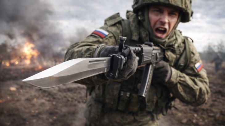 Ruský voják s útočnou puškou a bajonetem