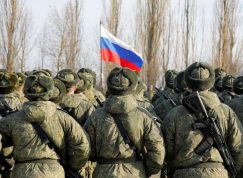 Vojáci s ruskou vlajkou