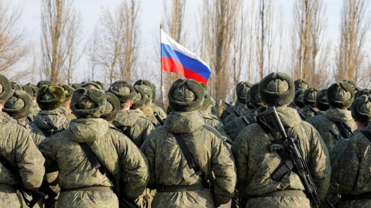 Vojáci s ruskou vlajkou