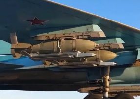Suchoj Su-34 s klouzavými pumami UMPK