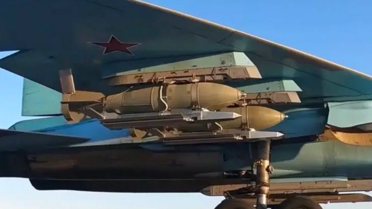Suchoj Su-34 s klouzavými pumami UMPK