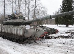 Ukrajinci ukořistěný T-80BVM s KMT-6