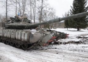 Ukrajinci ukořistěný T-80BVM s KMT-6