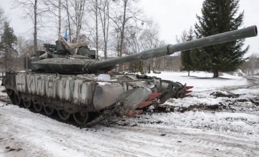 Ukrajinci ukořistěný T-80BVM s KMT-6