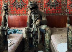 Ukrajinský odstřelovač s útočnou puškou