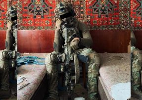 Ukrajinský odstřelovač s útočnou puškou