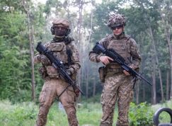 Výsadkáři s FN Minimi