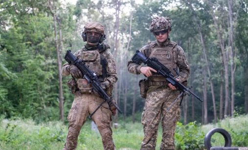 Výsadkáři s FN Minimi