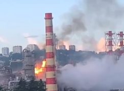 Hořící ruská rafinerie