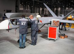 Montáž dronu Orion od Kronstadtu